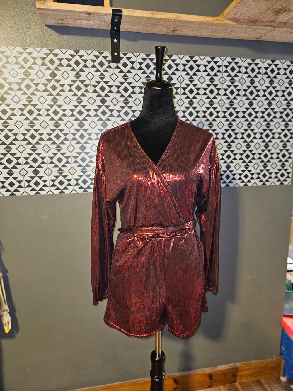 YOINS Shiny Metallic Long-Sleeve Shorts Romper size Small